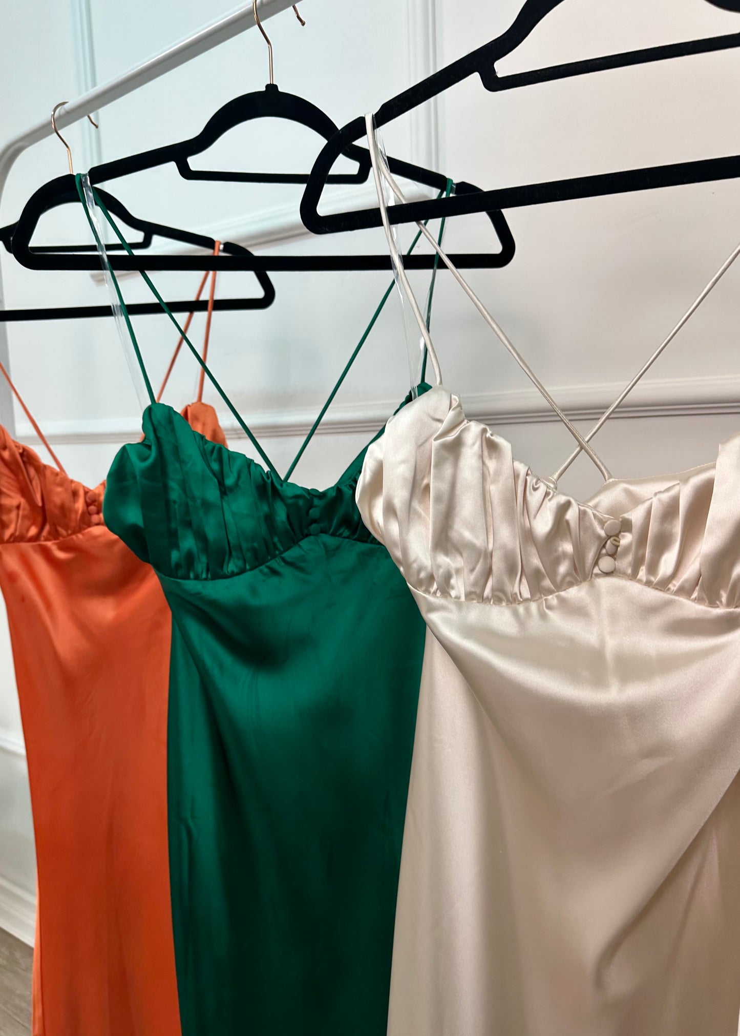 Vestido Satén – Espalda Cruzada
